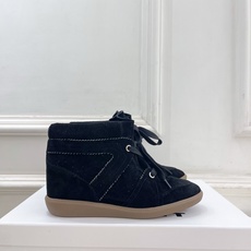 ISABEL MARANT | 伊莎贝尔 26𝐬𝐬 2026新品 经典复古内增高休闲短靴———————————— 一个 ISABEL MARANT | 伊莎贝尔 26𝐬𝐬 2026新品 经典复古内增高休闲短靴———————————— 一个