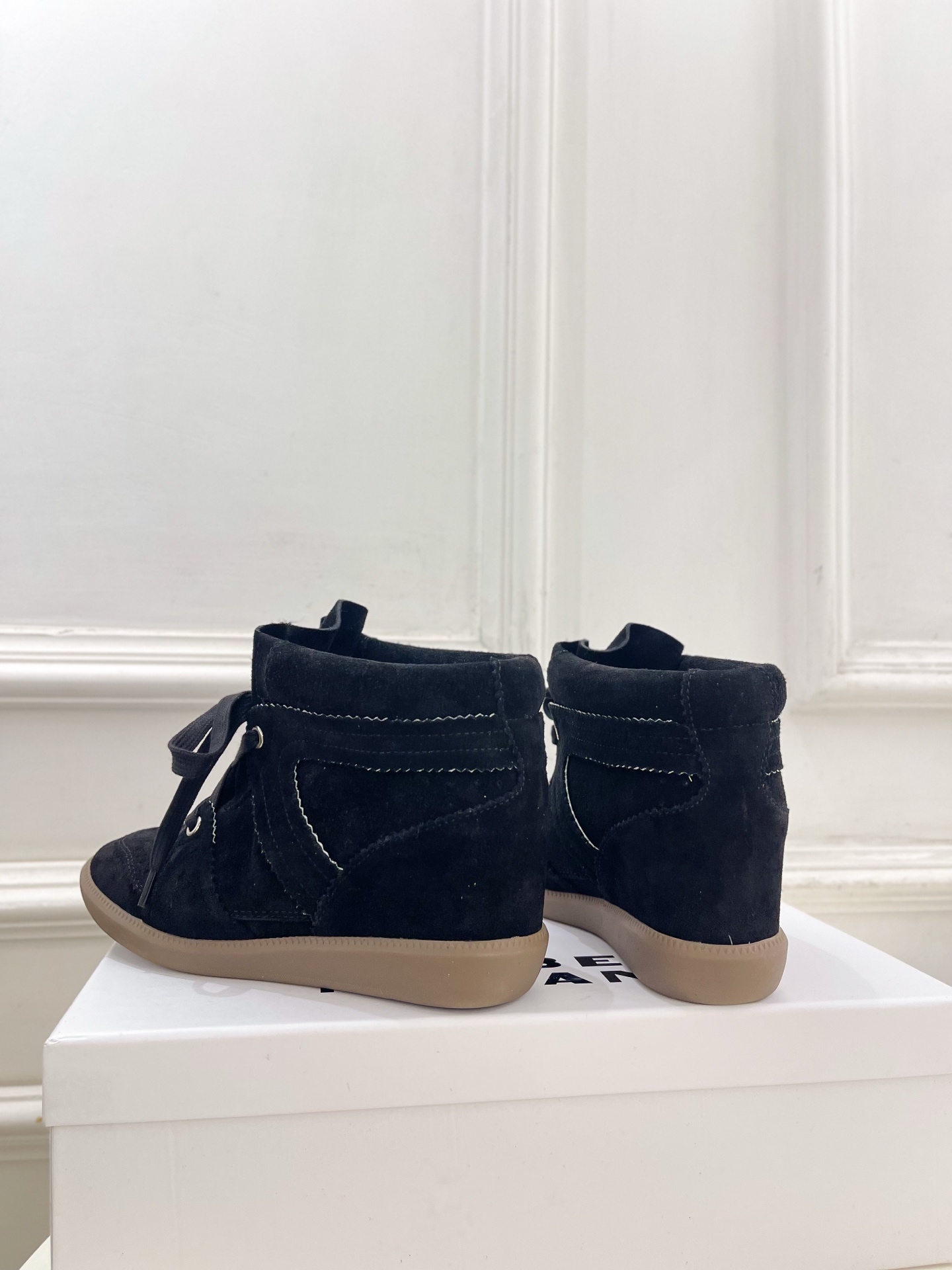 ISABEL MARANT | 伊莎贝尔 26𝐬𝐬 2026新品 经典复古内增高休闲短靴———————————— 一个 ISABEL MARANT | 伊莎贝尔 26𝐬𝐬 2026新品 经典复古内增高休闲短靴———————————— 一个