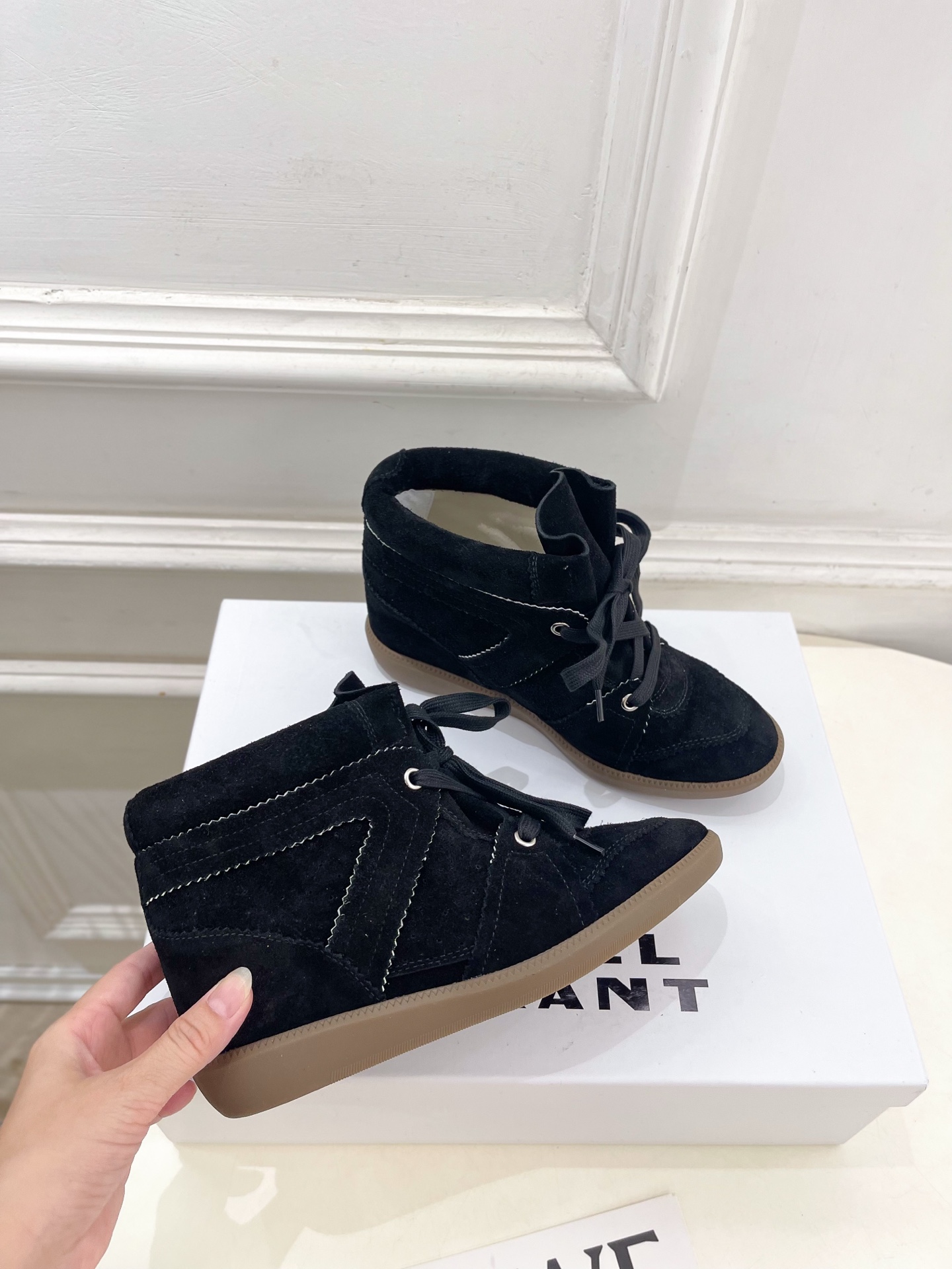 ISABEL MARANT | 伊莎贝尔 26𝐬𝐬 2026新品 经典复古内增高休闲短靴———————————— 一个 ISABEL MARANT | 伊莎贝尔 26𝐬𝐬 2026新品 经典复古内增高休闲短靴———————————— 一个