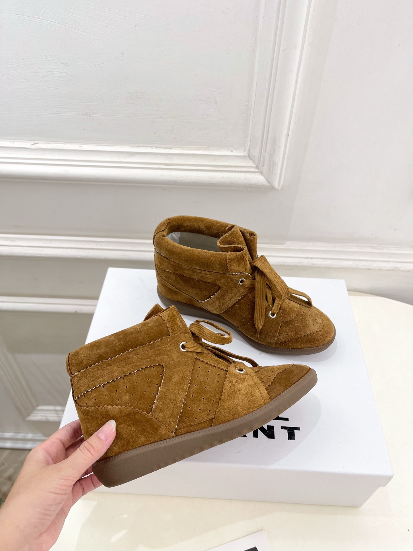 ISABEL MARANT | 伊莎贝尔 26𝐬𝐬 2026新品 经典复古内增高休闲短靴———————————— 一个 ISABEL MARANT | 伊莎贝尔 26𝐬𝐬 2026新品 经典复古内增高休闲短靴———————————— 一个