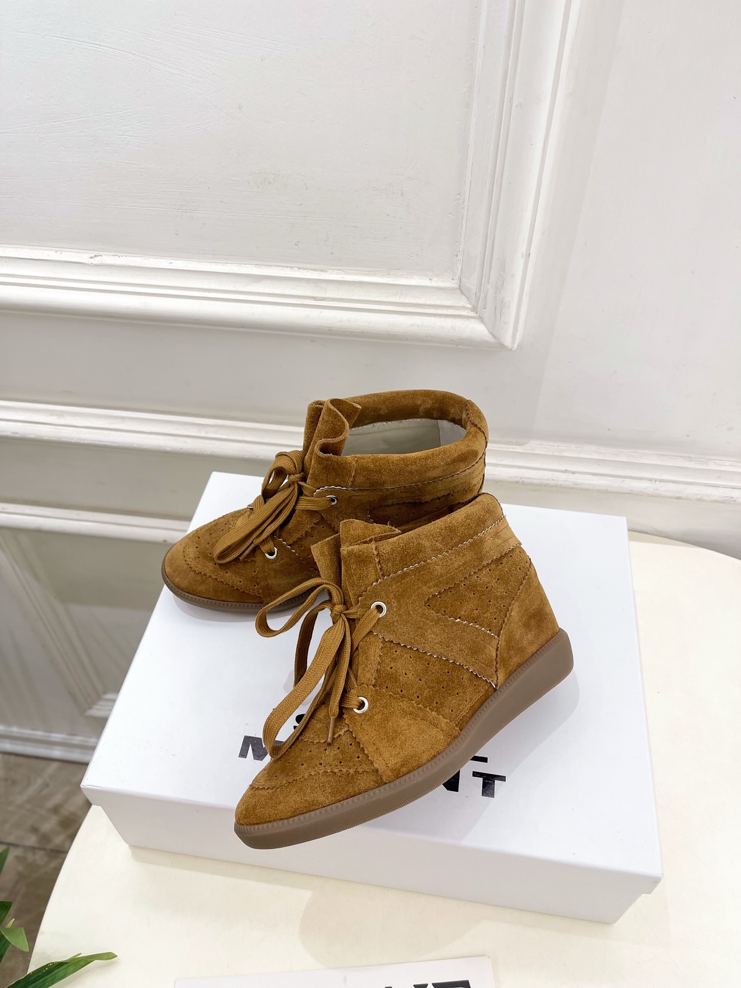 ISABEL MARANT | 伊莎贝尔 26𝐬𝐬 2026新品 经典复古内增高休闲短靴———————————— 一个 ISABEL MARANT | 伊莎贝尔 26𝐬𝐬 2026新品 经典复古内增高休闲短靴———————————— 一个