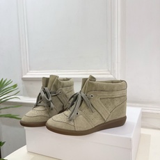 ISABEL MARANT | 伊莎贝尔 26𝐬𝐬 2026新品 经典复古内增高休闲短靴———————————— 一个 ISABEL MARANT | 伊莎贝尔 26𝐬𝐬 2026新品 经典复古内增高休闲短靴———————————— 一个