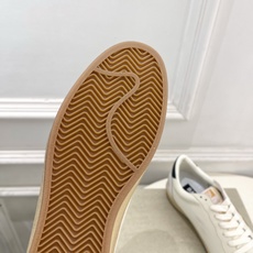 Golden Goose 2026秋冬新品 经典星星做旧情侣款休闲脏脏鞋—————— GGDB作为这两年最受欢迎的设计 Golden Goose 2026秋冬新品 经典星星做旧情侣款休闲脏脏鞋—————— GGDB作为这两年最受欢迎的设计
