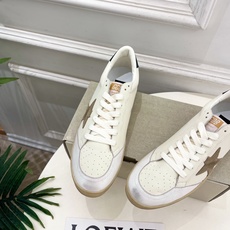 Golden Goose 2026秋冬新品 经典星星做旧情侣款休闲脏脏鞋—————— GGDB作为这两年最受欢迎的设计 Golden Goose 2026秋冬新品 经典星星做旧情侣款休闲脏脏鞋—————— GGDB作为这两年最受欢迎的设计