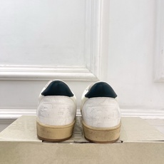 Golden Goose 2026秋冬新品 经典星星做旧情侣款休闲脏脏鞋—————— GGDB作为这两年最受欢迎的设计 Golden Goose 2026秋冬新品 经典星星做旧情侣款休闲脏脏鞋—————— GGDB作为这两年最受欢迎的设计
