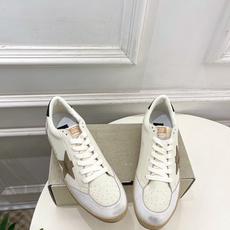 Golden Goose 2026秋冬新品 经典星星做旧情侣款休闲脏脏鞋—————— GGDB作为这两年最受欢迎的设计 Golden Goose 2026秋冬新品 经典星星做旧情侣款休闲脏脏鞋—————— GGDB作为这两年最受欢迎的设计