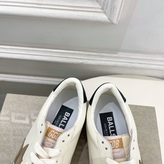 Golden Goose 2026秋冬新品 经典星星做旧情侣款休闲脏脏鞋—————— GGDB作为这两年最受欢迎的设计 Golden Goose 2026秋冬新品 经典星星做旧情侣款休闲脏脏鞋—————— GGDB作为这两年最受欢迎的设计