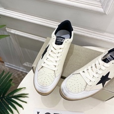 Golden Goose 2026秋冬新品 经典星星做旧情侣款休闲脏脏鞋—————— GGDB作为这两年最受欢迎的设计 Golden Goose 2026秋冬新品 经典星星做旧情侣款休闲脏脏鞋—————— GGDB作为这两年最受欢迎的设计