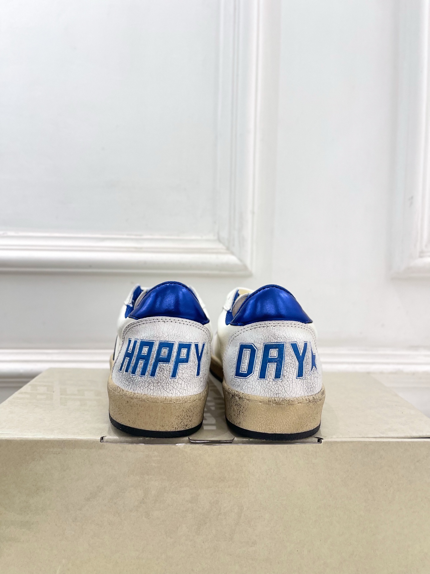 Golden Goose 2026秋冬新品 经典星星做旧情侣款休闲脏脏鞋—————— GGDB作为这两年最受欢迎的设计 Golden Goose 2026秋冬新品 经典星星做旧情侣款休闲脏脏鞋—————— GGDB作为这两年最受欢迎的设计