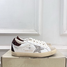 Golden Goose 2026秋冬新品 经典星星做旧情侣款休闲脏脏鞋—————— GGDB作为这两年最受欢迎的设计 Golden Goose 2026秋冬新品 经典星星做旧情侣款休闲脏脏鞋—————— GGDB作为这两年最受欢迎的设计