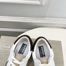 Golden Goose 2026秋冬新品 经典星星做旧情侣款休闲脏脏鞋—————— GGDB作为这两年最受欢迎的设计 Golden Goose 2026秋冬新品 经典星星做旧情侣款休闲脏脏鞋—————— GGDB作为这两年最受欢迎的设计