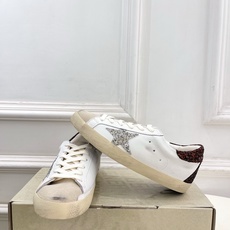 Golden Goose 2026秋冬新品 经典星星做旧情侣款休闲脏脏鞋—————— GGDB作为这两年最受欢迎的设计 Golden Goose 2026秋冬新品 经典星星做旧情侣款休闲脏脏鞋—————— GGDB作为这两年最受欢迎的设计