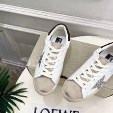 Golden Goose 2026秋冬新品 经典星星做旧情侣款休闲脏脏鞋—————— GGDB作为这两年最受欢迎的设计 Golden Goose 2026秋冬新品 经典星星做旧情侣款休闲脏脏鞋—————— GGDB作为这两年最受欢迎的设计