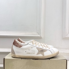 Golden Goose 2026秋冬新品 经典星星做旧情侣款休闲脏脏鞋—————— GGDB作为这两年最受欢迎的设计 Golden Goose 2026秋冬新品 经典星星做旧情侣款休闲脏脏鞋—————— GGDB作为这两年最受欢迎的设计