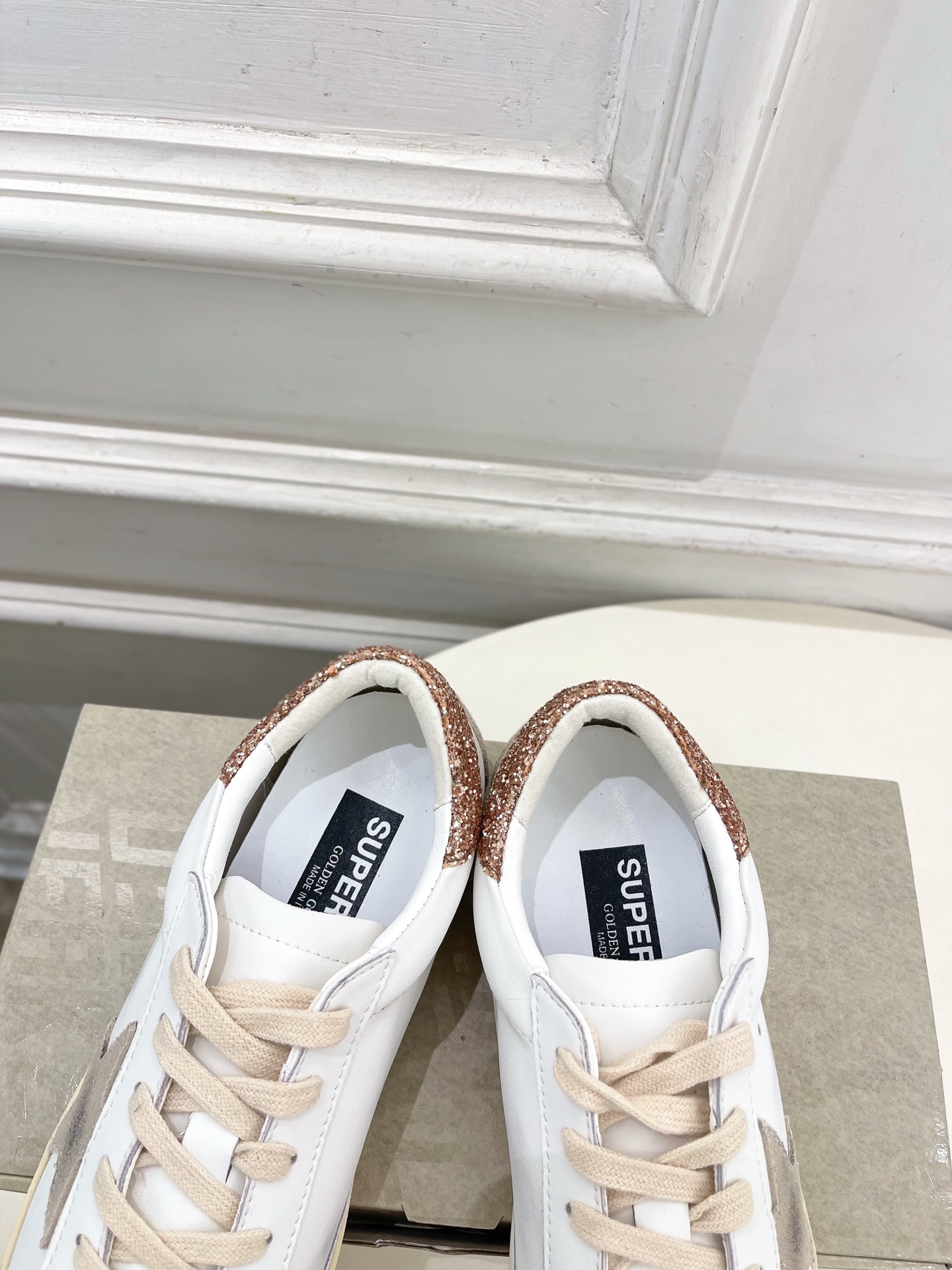 Golden Goose 2026秋冬新品 经典星星做旧情侣款休闲脏脏鞋—————— GGDB作为这两年最受欢迎的设计 Golden Goose 2026秋冬新品 经典星星做旧情侣款休闲脏脏鞋—————— GGDB作为这两年最受欢迎的设计