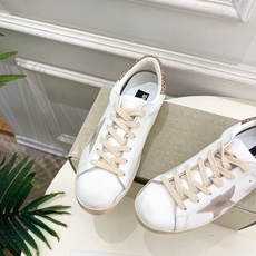 Golden Goose 2026秋冬新品 经典星星做旧情侣款休闲脏脏鞋—————— GGDB作为这两年最受欢迎的设计 Golden Goose 2026秋冬新品 经典星星做旧情侣款休闲脏脏鞋—————— GGDB作为这两年最受欢迎的设计