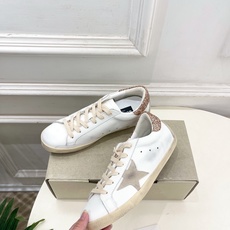Golden Goose 2026秋冬新品 经典星星做旧情侣款休闲脏脏鞋—————— GGDB作为这两年最受欢迎的设计 Golden Goose 2026秋冬新品 经典星星做旧情侣款休闲脏脏鞋—————— GGDB作为这两年最受欢迎的设计