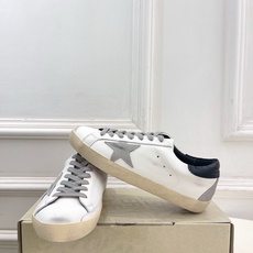 Golden Goose 2026秋冬新品 经典星星做旧情侣款休闲脏脏鞋—————— GGDB作为这两年最受欢迎的设计 Golden Goose 2026秋冬新品 经典星星做旧情侣款休闲脏脏鞋—————— GGDB作为这两年最受欢迎的设计
