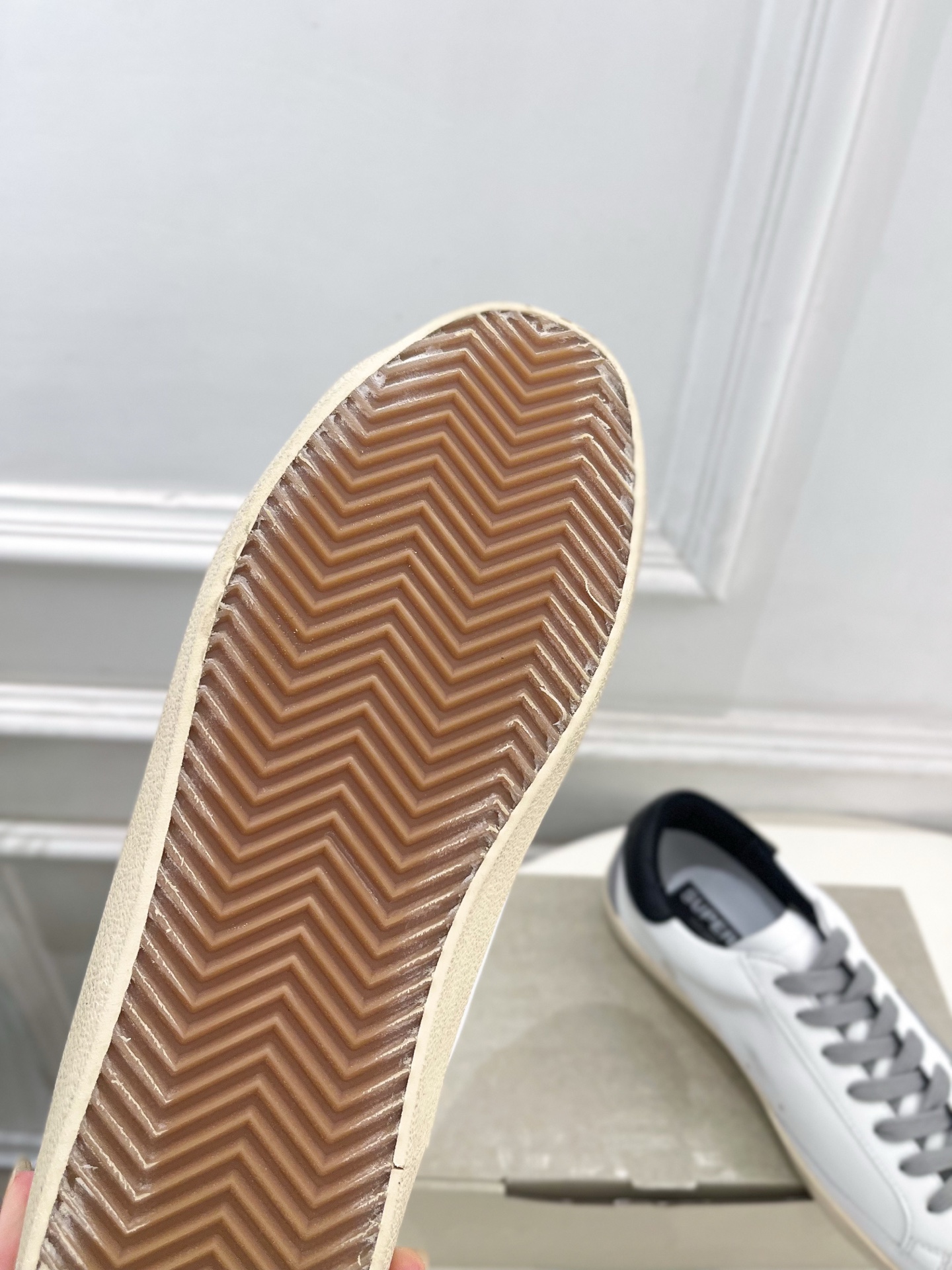 Golden Goose 2026秋冬新品 经典星星做旧情侣款休闲脏脏鞋—————— GGDB作为这两年最受欢迎的设计 Golden Goose 2026秋冬新品 经典星星做旧情侣款休闲脏脏鞋—————— GGDB作为这两年最受欢迎的设计