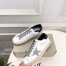 Golden Goose 2026秋冬新品 经典星星做旧情侣款休闲脏脏鞋—————— GGDB作为这两年最受欢迎的设计 Golden Goose 2026秋冬新品 经典星星做旧情侣款休闲脏脏鞋—————— GGDB作为这两年最受欢迎的设计