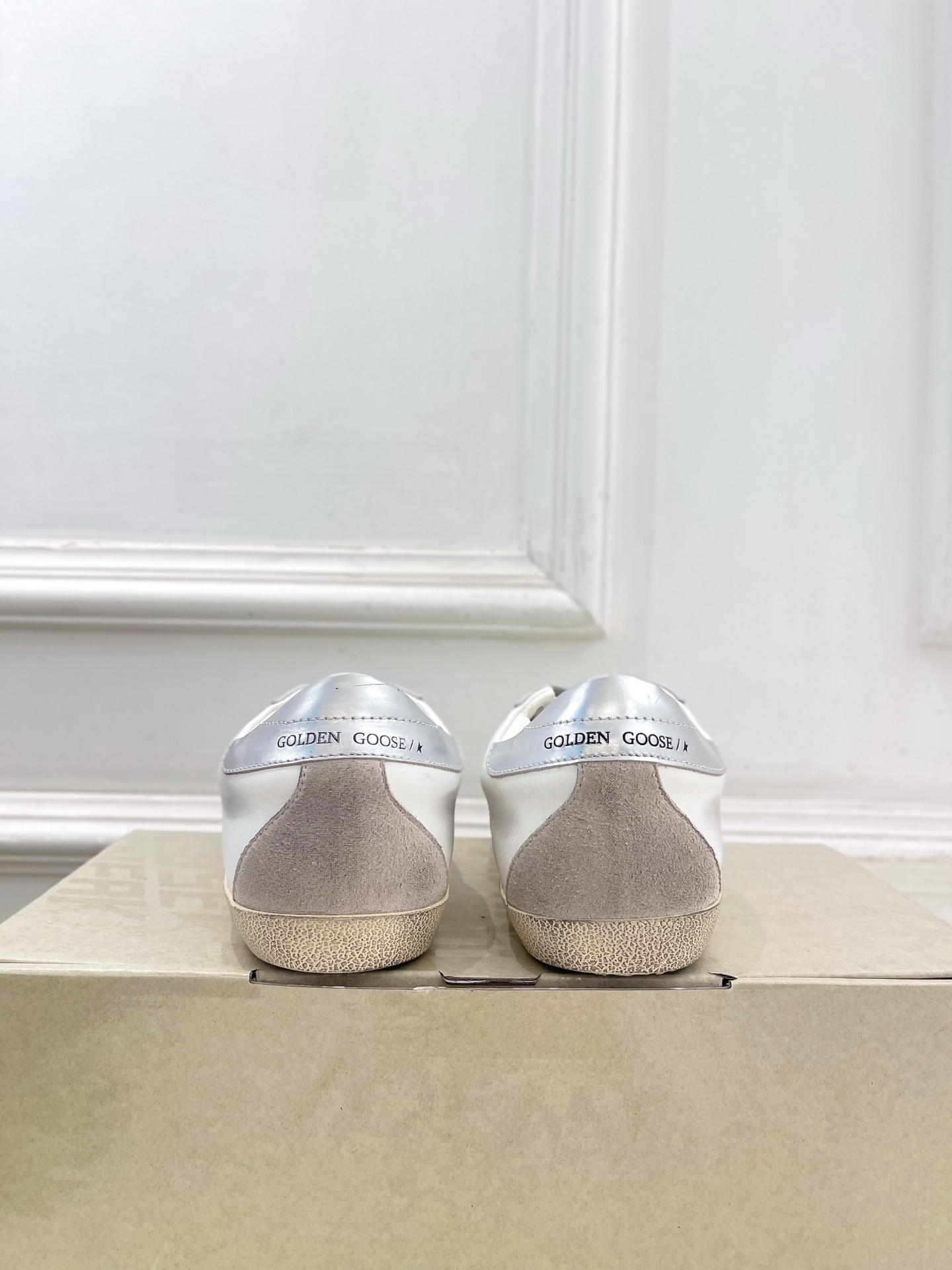 Golden Goose 2026秋冬新品 经典星星做旧情侣款休闲脏脏鞋—————— GGDB作为这两年最受欢迎的设计 Golden Goose 2026秋冬新品 经典星星做旧情侣款休闲脏脏鞋—————— GGDB作为这两年最受欢迎的设计
