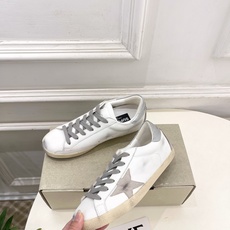 Golden Goose 2026秋冬新品 经典星星做旧情侣款休闲脏脏鞋—————— GGDB作为这两年最受欢迎的设计 Golden Goose 2026秋冬新品 经典星星做旧情侣款休闲脏脏鞋—————— GGDB作为这两年最受欢迎的设计