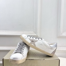 Golden Goose 2026秋冬新品 经典星星做旧情侣款休闲脏脏鞋—————— GGDB作为这两年最受欢迎的设计 Golden Goose 2026秋冬新品 经典星星做旧情侣款休闲脏脏鞋—————— GGDB作为这两年最受欢迎的设计