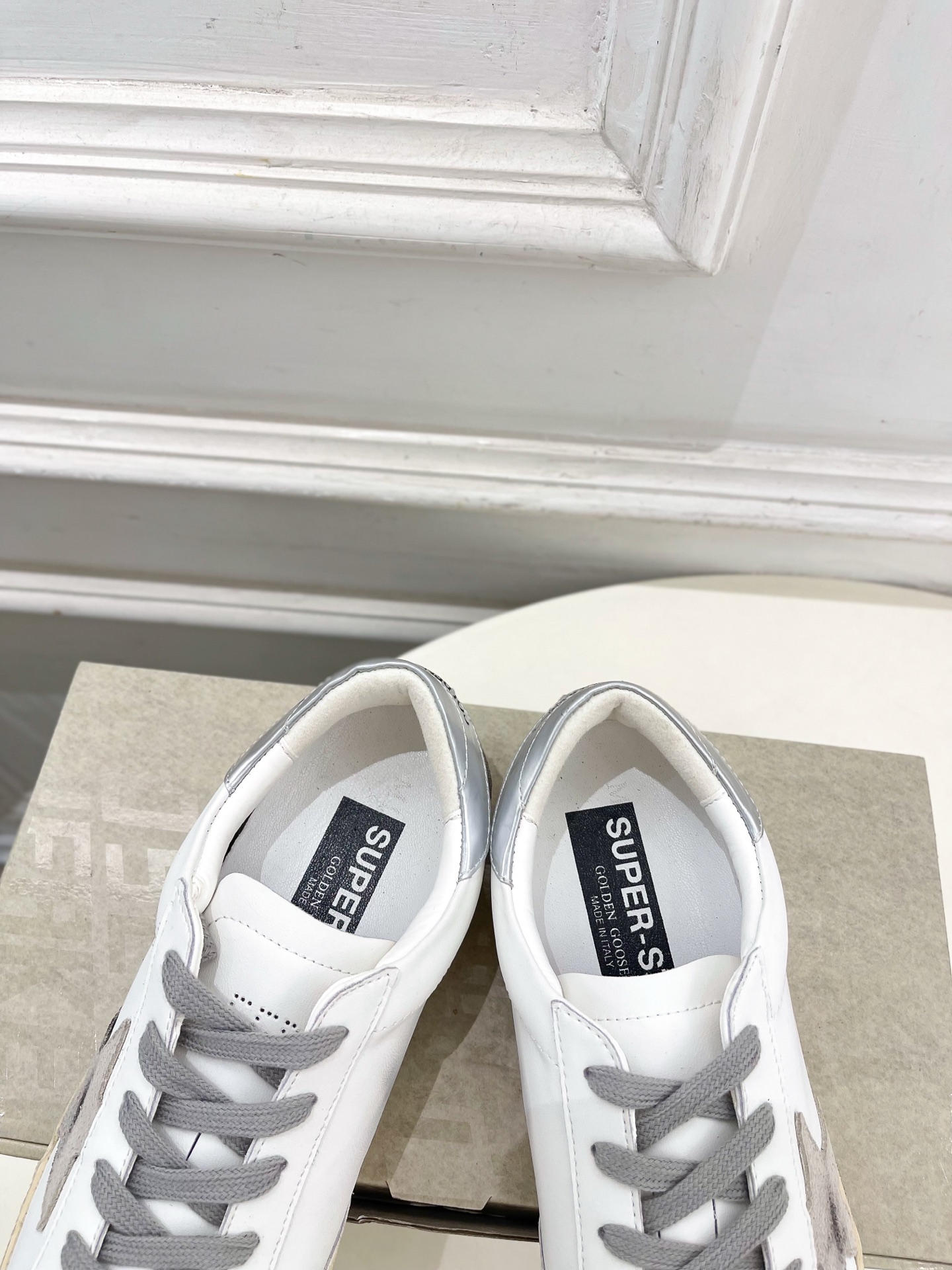 Golden Goose 2026秋冬新品 经典星星做旧情侣款休闲脏脏鞋—————— GGDB作为这两年最受欢迎的设计 Golden Goose 2026秋冬新品 经典星星做旧情侣款休闲脏脏鞋—————— GGDB作为这两年最受欢迎的设计
