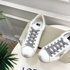 Golden Goose 2026秋冬新品 经典星星做旧情侣款休闲脏脏鞋—————— GGDB作为这两年最受欢迎的设计 Golden Goose 2026秋冬新品 经典星星做旧情侣款休闲脏脏鞋—————— GGDB作为这两年最受欢迎的设计