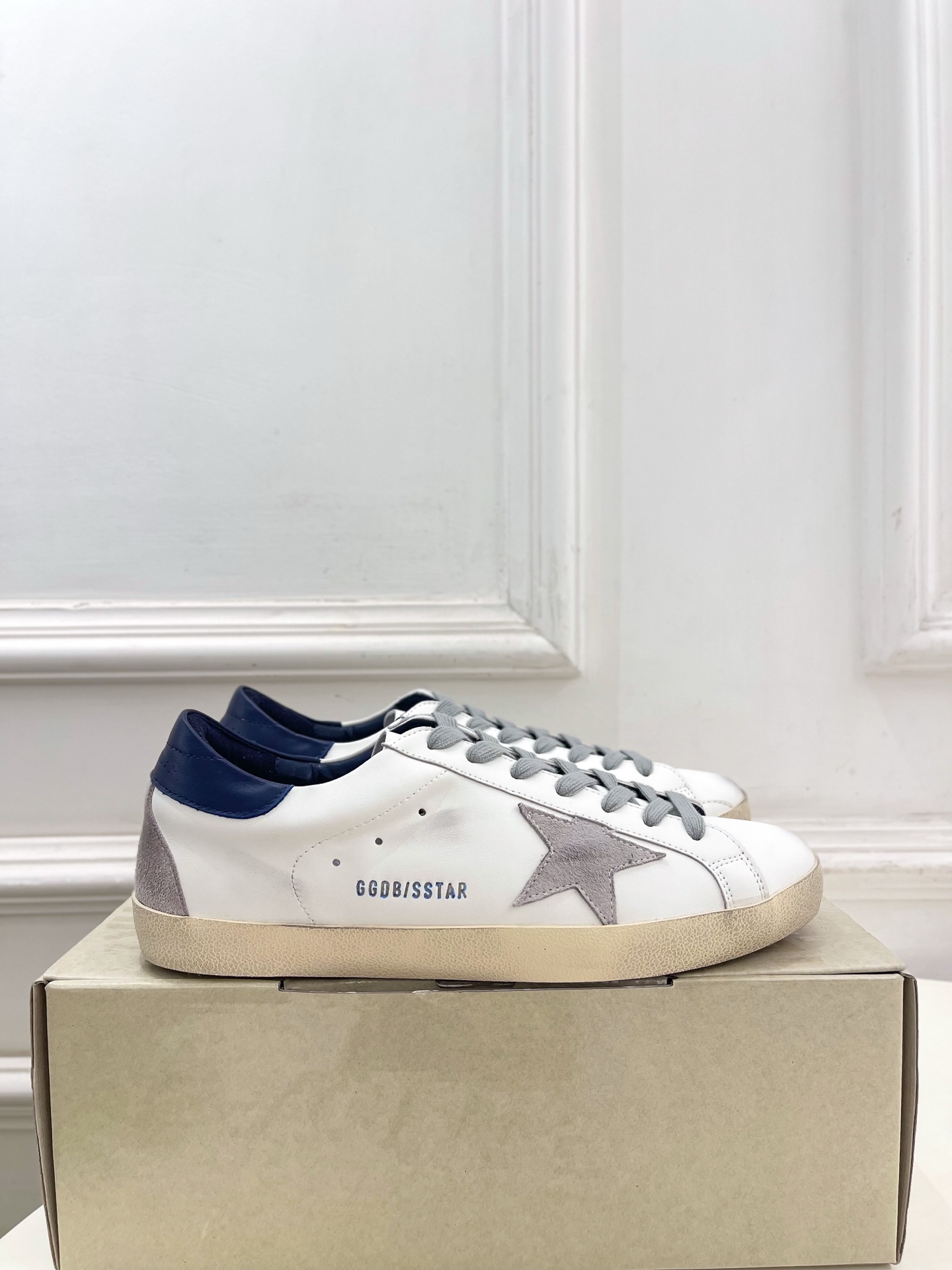 Golden Goose  2026秋冬新品 经典星星做旧情侣款休闲脏脏鞋—————— GGDB作为这两年最受欢迎的设计