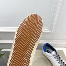 Golden Goose 2026秋冬新品 经典星星做旧情侣款休闲脏脏鞋—————— GGDB作为这两年最受欢迎的设计 Golden Goose 2026秋冬新品 经典星星做旧情侣款休闲脏脏鞋—————— GGDB作为这两年最受欢迎的设计