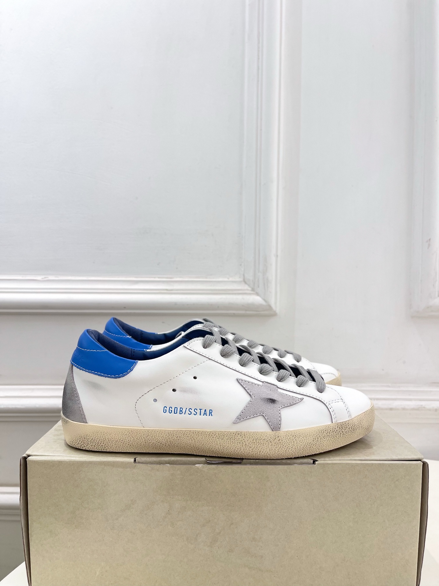 Golden Goose 2026秋冬新品 经典星星做旧情侣款休闲脏脏鞋—————— GGDB作为这两年最受欢迎的设计 Golden Goose 2026秋冬新品 经典星星做旧情侣款休闲脏脏鞋—————— GGDB作为这两年最受欢迎的设计