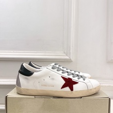 Golden Goose 2026秋冬新品 经典星星做旧情侣款休闲脏脏鞋—————— GGDB作为这两年最受欢迎的设计 Golden Goose 2026秋冬新品 经典星星做旧情侣款休闲脏脏鞋—————— GGDB作为这两年最受欢迎的设计