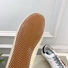 Golden Goose 2026秋冬新品 经典星星做旧情侣款休闲脏脏鞋—————— GGDB作为这两年最受欢迎的设计 Golden Goose 2026秋冬新品 经典星星做旧情侣款休闲脏脏鞋—————— GGDB作为这两年最受欢迎的设计