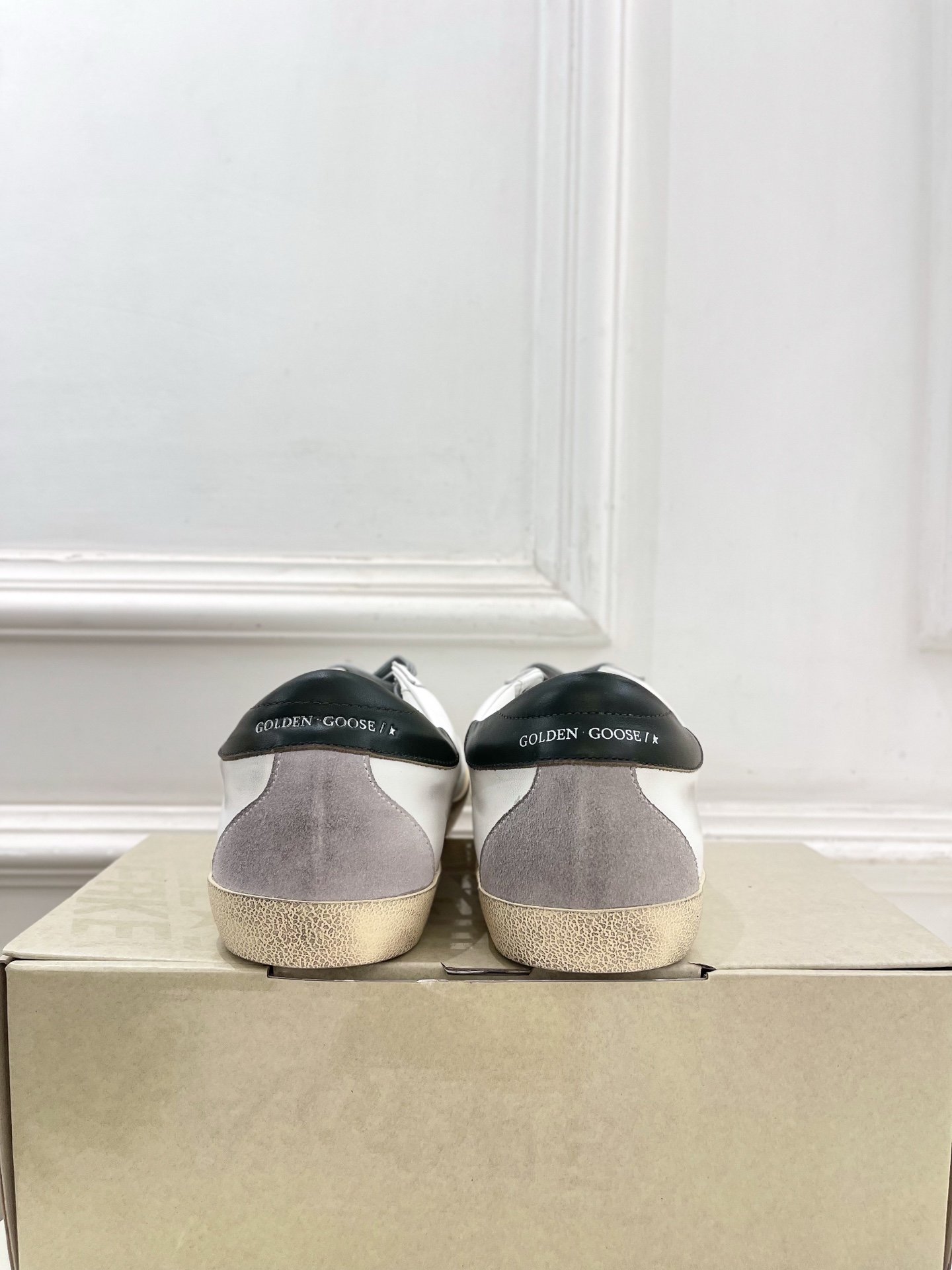 Golden Goose 2026秋冬新品 经典星星做旧情侣款休闲脏脏鞋—————— GGDB作为这两年最受欢迎的设计 Golden Goose 2026秋冬新品 经典星星做旧情侣款休闲脏脏鞋—————— GGDB作为这两年最受欢迎的设计