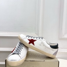 Golden Goose 2026秋冬新品 经典星星做旧情侣款休闲脏脏鞋—————— GGDB作为这两年最受欢迎的设计 Golden Goose 2026秋冬新品 经典星星做旧情侣款休闲脏脏鞋—————— GGDB作为这两年最受欢迎的设计
