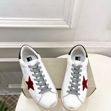 Golden Goose 2026秋冬新品 经典星星做旧情侣款休闲脏脏鞋—————— GGDB作为这两年最受欢迎的设计 Golden Goose 2026秋冬新品 经典星星做旧情侣款休闲脏脏鞋—————— GGDB作为这两年最受欢迎的设计