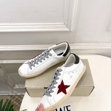 Golden Goose 2026秋冬新品 经典星星做旧情侣款休闲脏脏鞋—————— GGDB作为这两年最受欢迎的设计 Golden Goose 2026秋冬新品 经典星星做旧情侣款休闲脏脏鞋—————— GGDB作为这两年最受欢迎的设计
