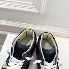 Maison Margiela· 马吉拉26𝐬𝐬 2026春夏新品 马吉拉休闲中帮帆布鞋 绑带德训鞋 ———————— Maison Margiela· 马吉拉26𝐬𝐬 2026春夏新品 马吉拉休闲中帮帆布鞋 绑带德训鞋 ————————