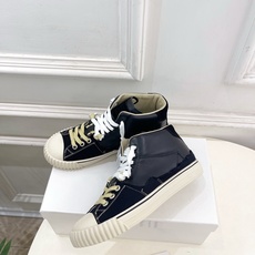 Maison Margiela· 马吉拉26𝐬𝐬 2026春夏新品 马吉拉休闲中帮帆布鞋 绑带德训鞋 ———————— Maison Margiela· 马吉拉26𝐬𝐬 2026春夏新品 马吉拉休闲中帮帆布鞋 绑带德训鞋 ————————