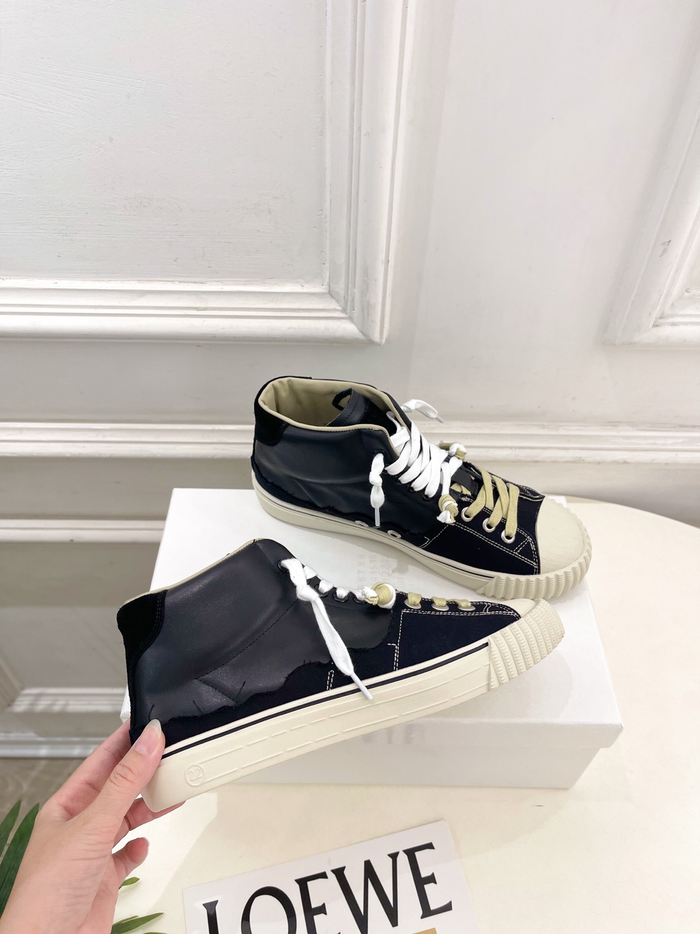 Maison Margiela· 马吉拉26𝐬𝐬 2026春夏新品 马吉拉休闲中帮帆布鞋 绑带德训鞋 ———————— Maison Margiela· 马吉拉26𝐬𝐬 2026春夏新品 马吉拉休闲中帮帆布鞋 绑带德训鞋 ————————