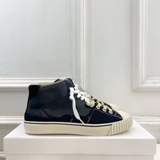 Maison Margiela· 马吉拉26𝐬𝐬 2026春夏新品 马吉拉休闲中帮帆布鞋 绑带德训鞋 ———————— Maison Margiela· 马吉拉26𝐬𝐬 2026春夏新品 马吉拉休闲中帮帆布鞋 绑带德训鞋 ————————