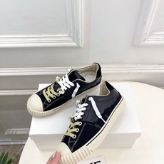 Maison Margiela· 马吉拉26𝐬𝐬 2026春夏新品 MM6马吉拉休闲低帮帆布鞋 绑带德训鞋 ————— Maison Margiela· 马吉拉26𝐬𝐬 2026春夏新品 MM6马吉拉休闲低帮帆布鞋 绑带德训鞋 —————