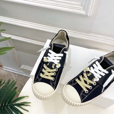 Maison Margiela· 马吉拉26𝐬𝐬 2026春夏新品 MM6马吉拉休闲低帮帆布鞋 绑带德训鞋 ————— Maison Margiela· 马吉拉26𝐬𝐬 2026春夏新品 MM6马吉拉休闲低帮帆布鞋 绑带德训鞋 —————
