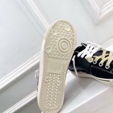 Maison Margiela· 马吉拉26𝐬𝐬 2026春夏新品 MM6马吉拉休闲低帮帆布鞋 绑带德训鞋 ————— Maison Margiela· 马吉拉26𝐬𝐬 2026春夏新品 MM6马吉拉休闲低帮帆布鞋 绑带德训鞋 —————