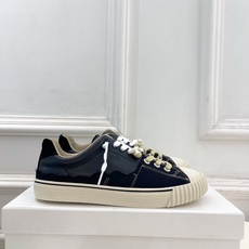 Maison Margiela· 马吉拉26𝐬𝐬 2026春夏新品 MM6马吉拉休闲低帮帆布鞋 绑带德训鞋 ————— Maison Margiela· 马吉拉26𝐬𝐬 2026春夏新品 MM6马吉拉休闲低帮帆布鞋 绑带德训鞋 —————