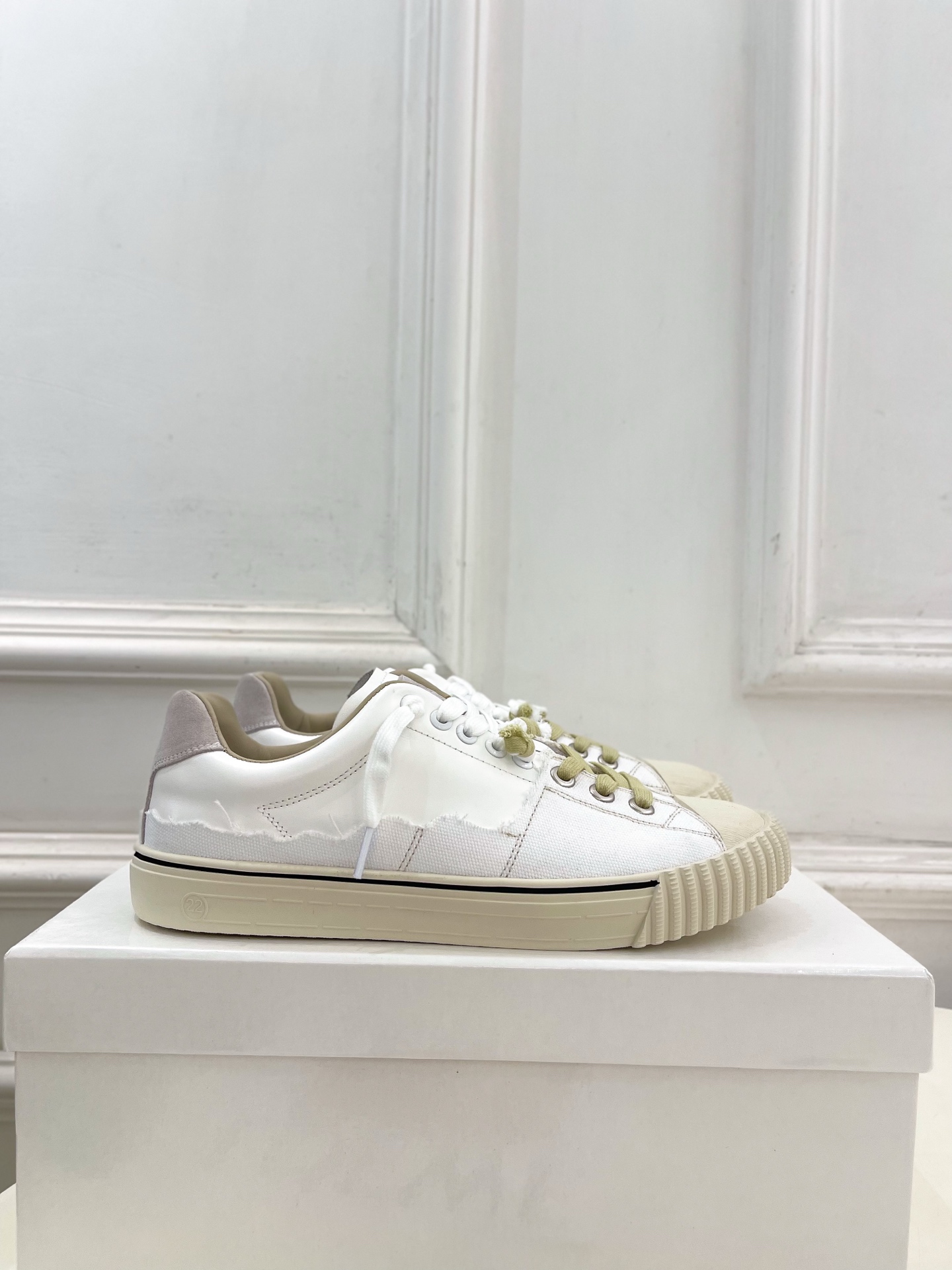 Maison Margiela· 马吉拉26𝐬𝐬 2026春夏新品 MM6马吉拉休闲低帮帆布鞋 绑带德训鞋 ————— Maison Margiela· 马吉拉26𝐬𝐬 2026春夏新品 MM6马吉拉休闲低帮帆布鞋 绑带德训鞋 —————