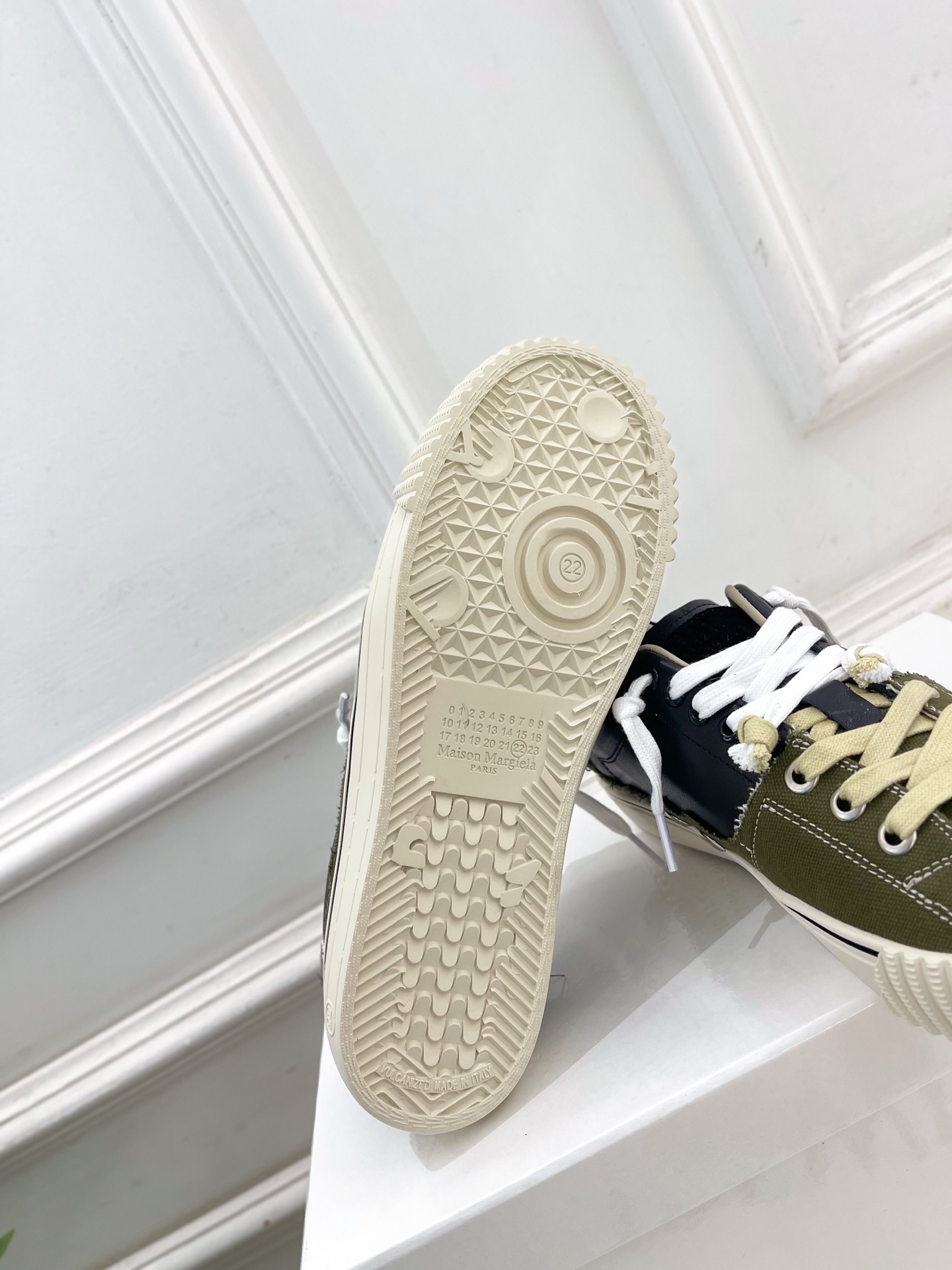 Maison Margiela· 马吉拉26𝐬𝐬  2026春夏新品 MM6马吉拉休闲低帮帆布鞋 绑带德训鞋 —————