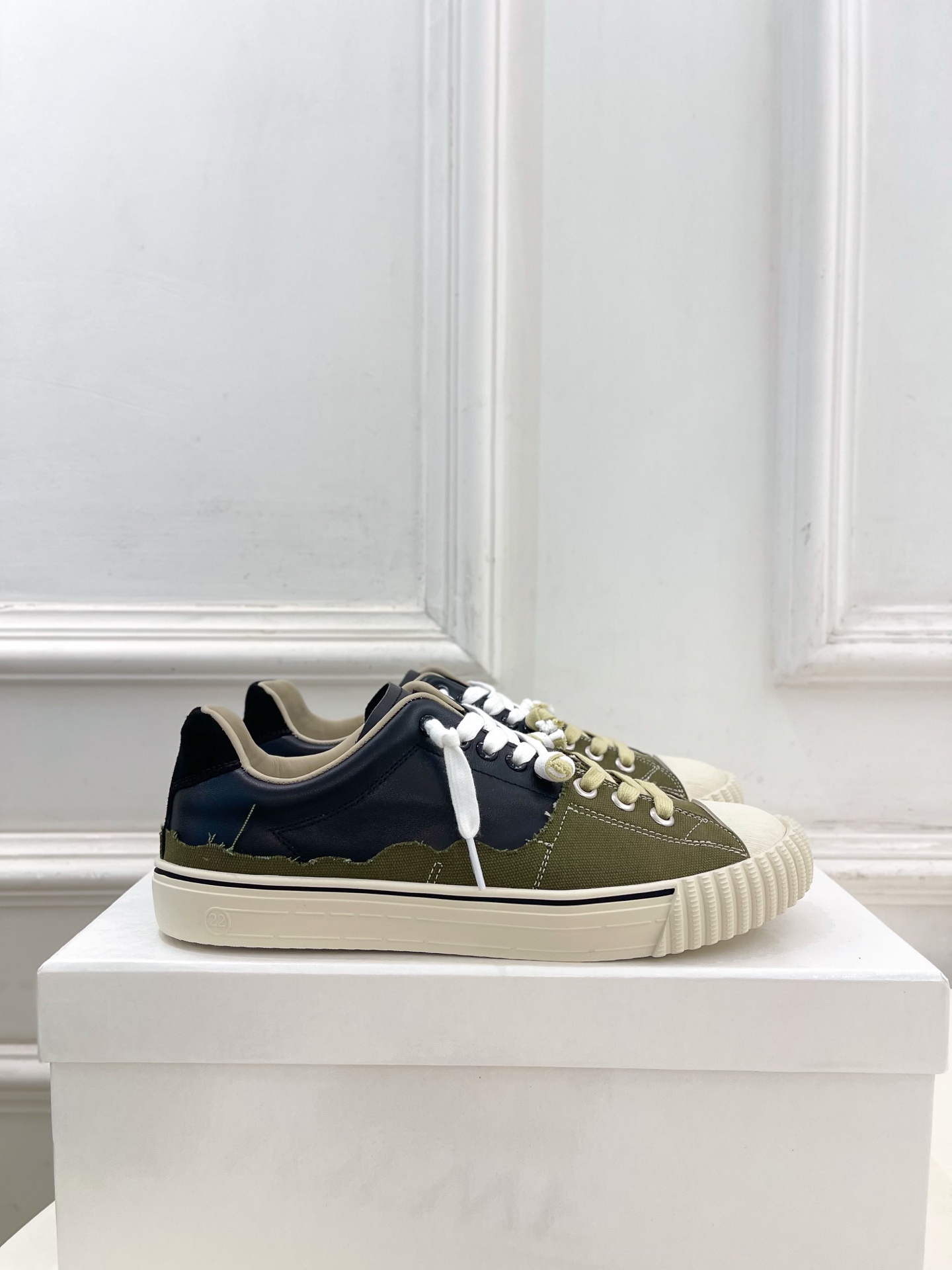 Maison Margiela· 马吉拉26𝐬𝐬  2026春夏新品 MM6马吉拉休闲低帮帆布鞋 绑带德训鞋 —————
