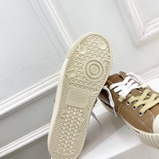 Maison Margiela· 马吉拉26𝐬𝐬 2026春夏新品 MM6马吉拉休闲低帮帆布鞋 绑带德训鞋 ————— Maison Margiela· 马吉拉26𝐬𝐬 2026春夏新品 MM6马吉拉休闲低帮帆布鞋 绑带德训鞋 —————